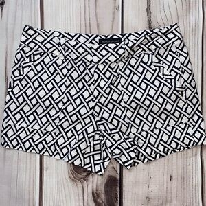 Banana Republic black & white geometric print cotton shorts size 4